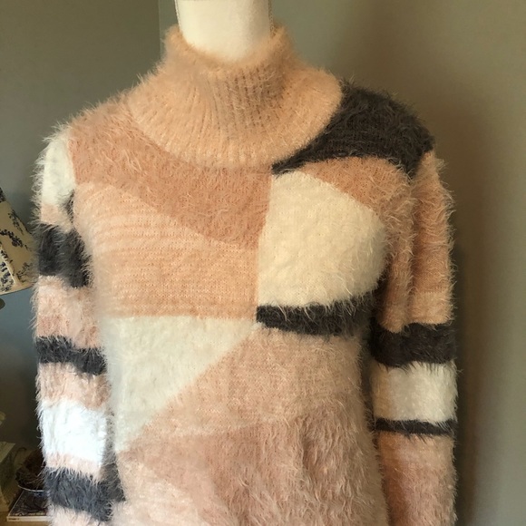 Vince Camuto brand pink, grey and ivory eye lash sweater - Picture 2 of 10